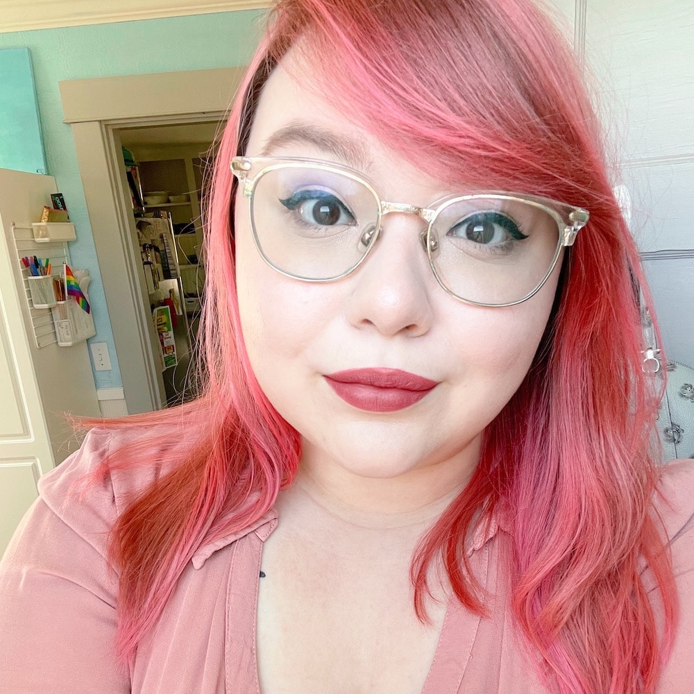 A selfie of Kyrie. She has bright pink hair and is very cute.